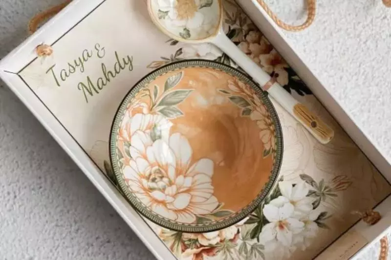 2. Souvenir Eksklusif dan Beragam