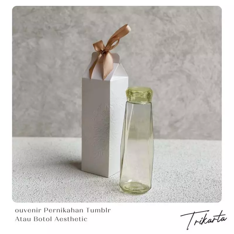 1. Tumbler atau Botol yang Aesthetic