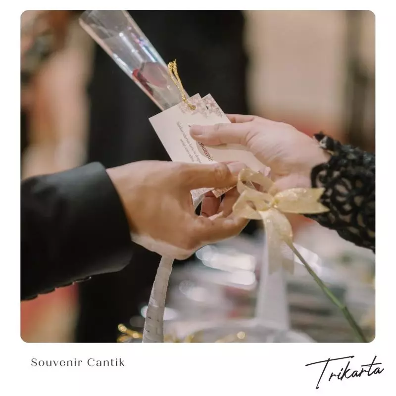 2. Souvenir Cantik: Kenang-kenangan yang Memorable