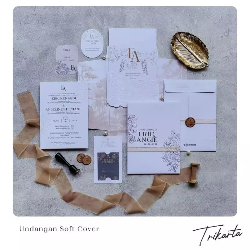 1. Undangan Soft Cover dengan Desain Elegan
