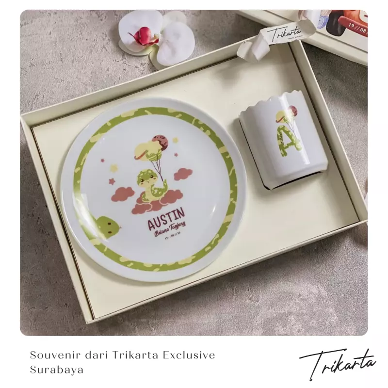 Souvenir dari Trikarta Exclusive Surabaya