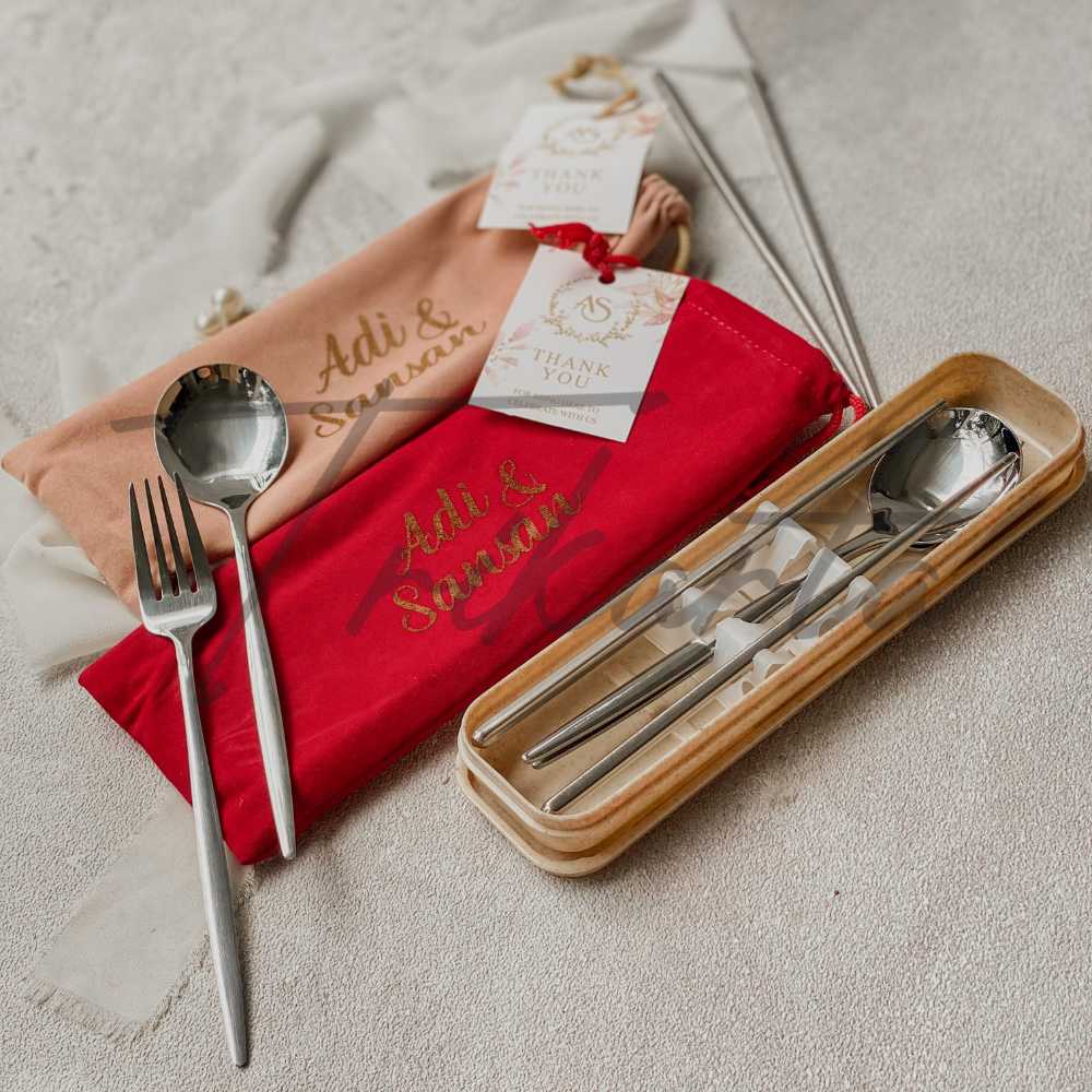 set alat makan box pouch 15095455210