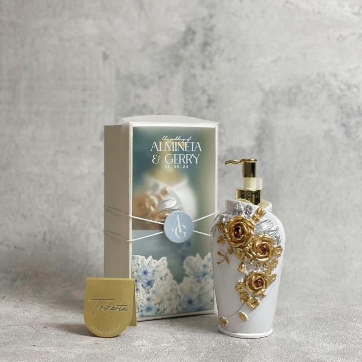 souvenir botol handsoap almineta and gerry 17041951504