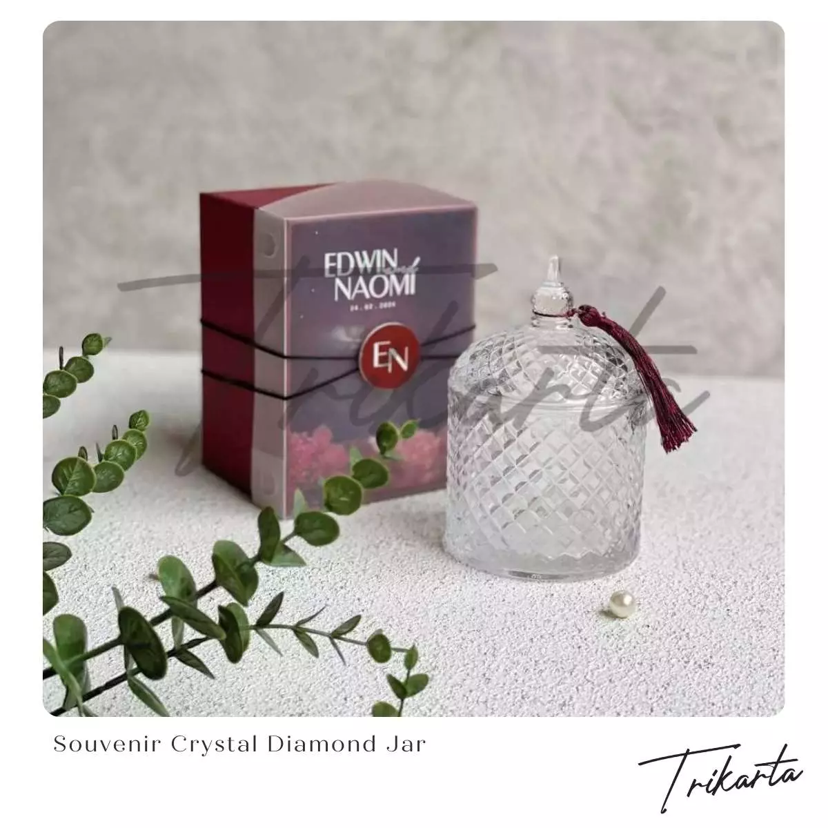 Souvenir Crystal Diamond Jar