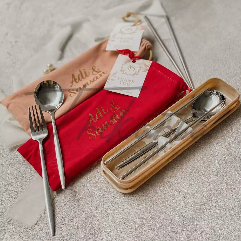 Set Alat Makan Box Pouch