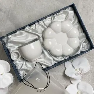 Teacup Awan Putih