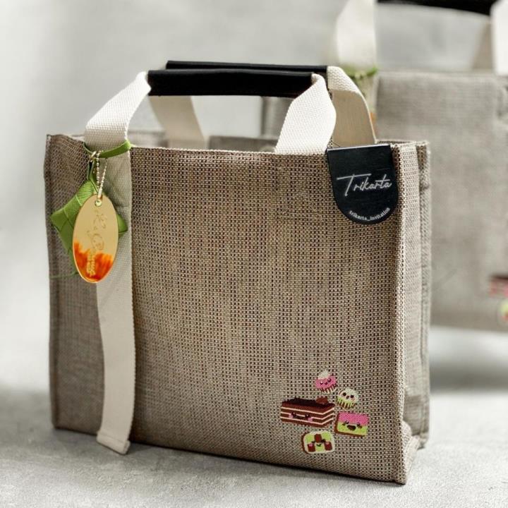 Souvenir Tas Cake